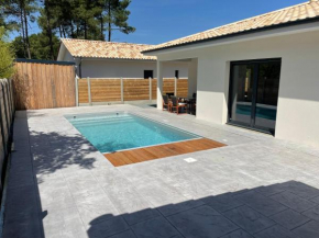 MAISON moderne avec piscine chauffée